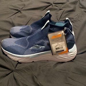 7.5 Slip- On , Flexible Breathable Sneakers